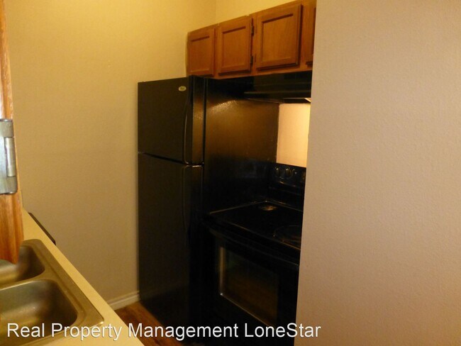 Foto del edificio - 1904 Robbins Pl