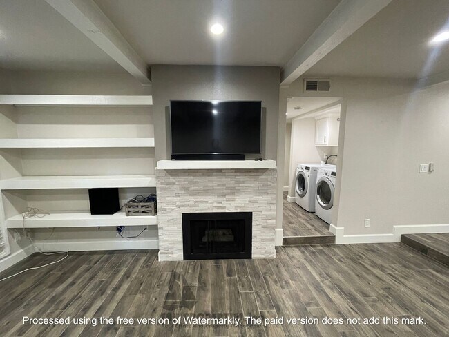 Building Photo - Stunning 2-bedroom, 2-bathroom home located in Huntington Beach Gated Community