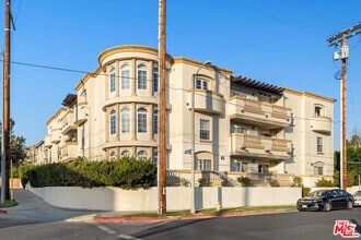 Building Photo - 4832 Whitsett Ave