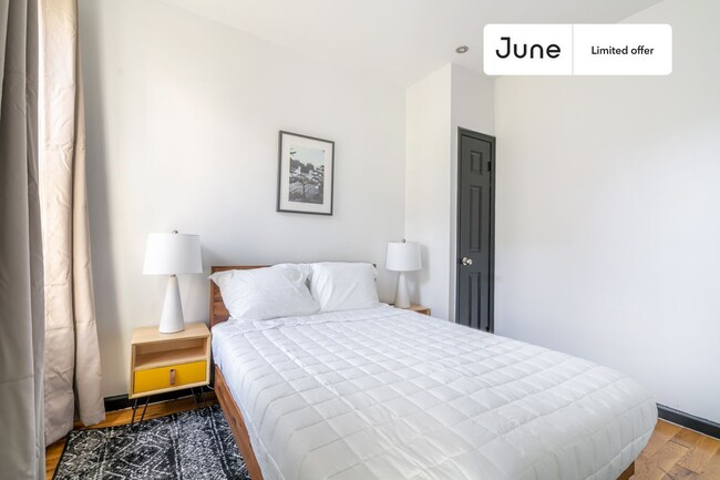 Building Photo - Private bedroom in 3 bed/2 bath Home