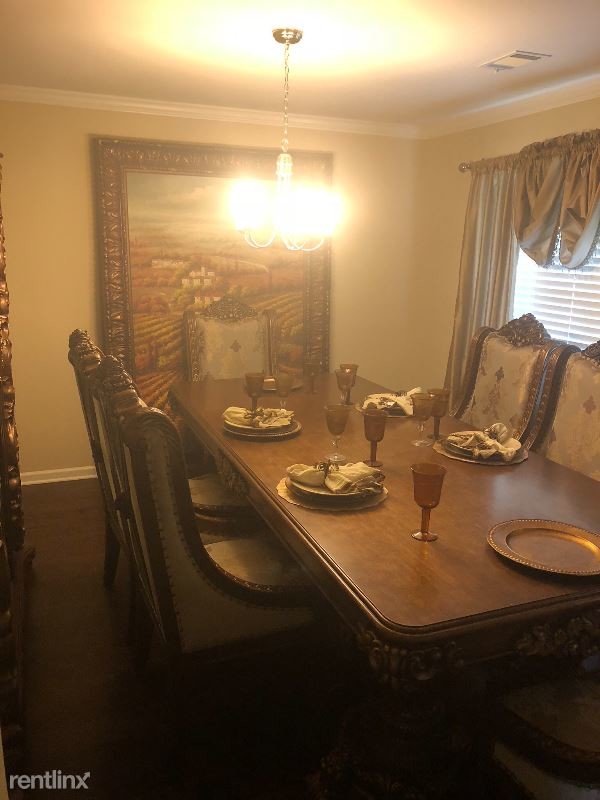 Foto del edificio - 5 br, 3 bath House - 3936 Barons Ct