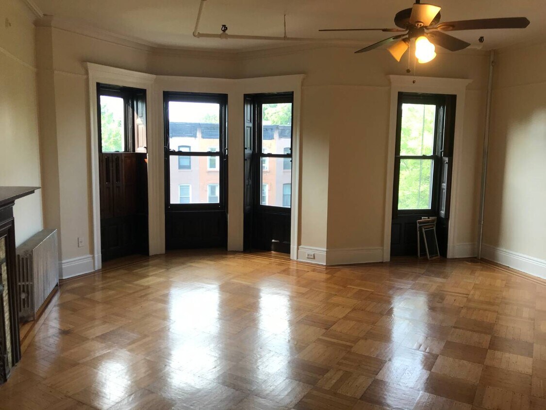 Primary Photo - 244 Decatur St