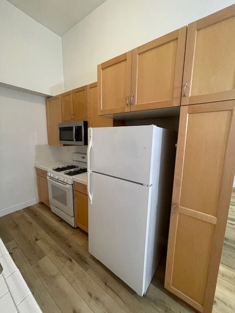 Photo - 808-812 Westmount Dr Apartment