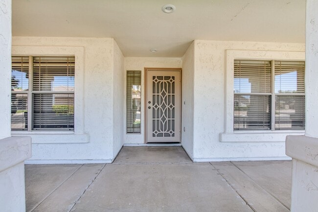 Foto del edificio - GORGEOUS home in the highly desired Arrowhead Ranch
