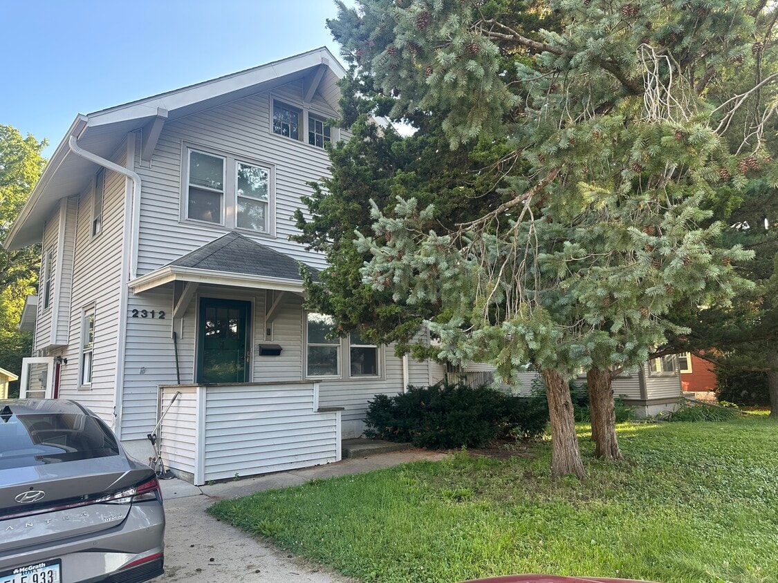 Photo - 2312 Knapp Street