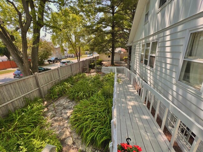 Building Photo - 9746 S 53rd Ave