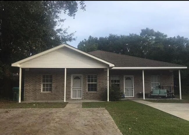 Charming 3-Bedroom, 2-Bathroom Duplex in G... - Charming 3-Bedroom, 2-Bathroom Duplex in G... Townhome