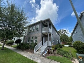 Building Photo - 3450 SW 74th Way