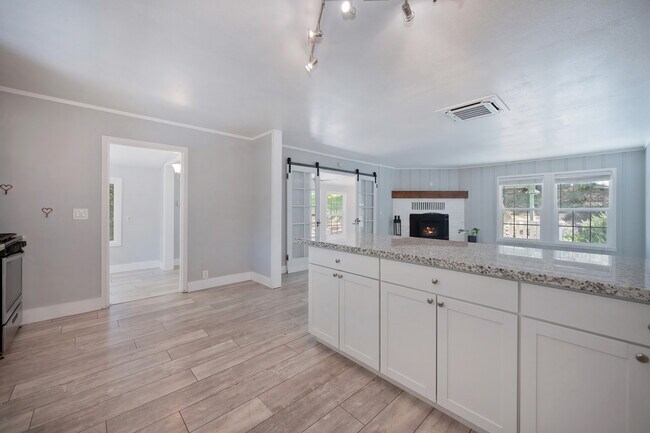 Foto del edificio - 14492 Meadow Dr