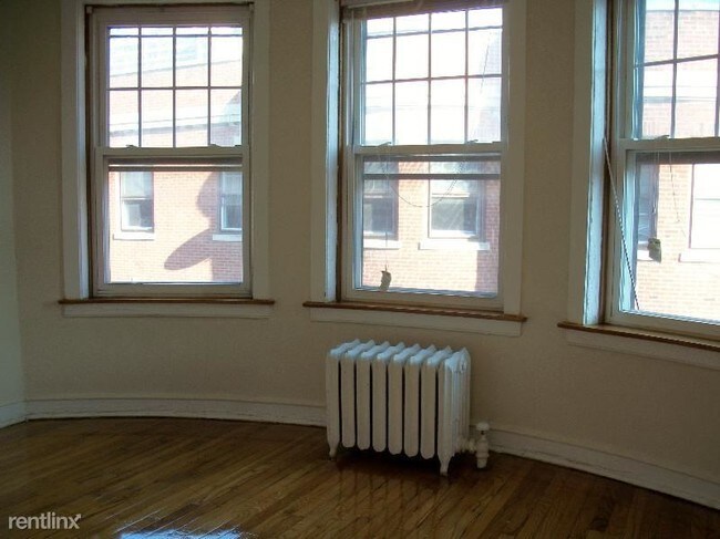 Building Photo - 1052 W Thorndale Ave