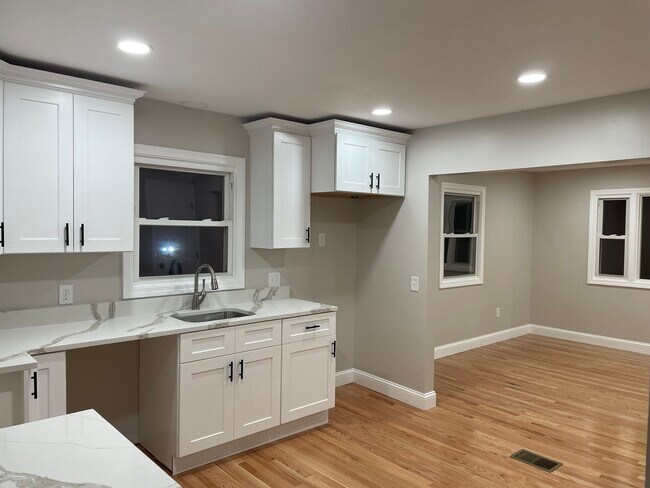 Foto del edificio - 46 Cedar Hill Rd