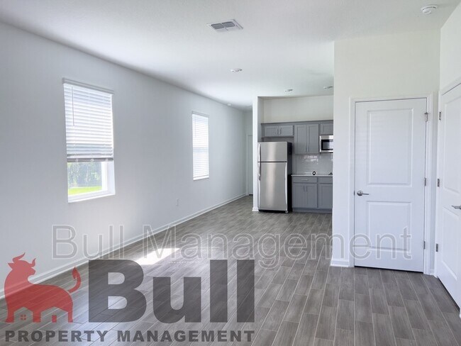 Building Photo - 6274 Lakepine St