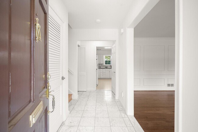 Foto del edificio - 7109 Radnor Rd