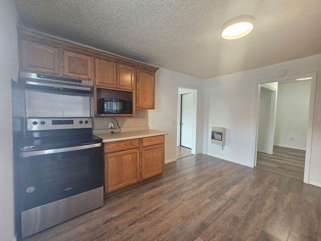 Building Photo - 1 Bedroom 1 Bath Home in Shawnee!