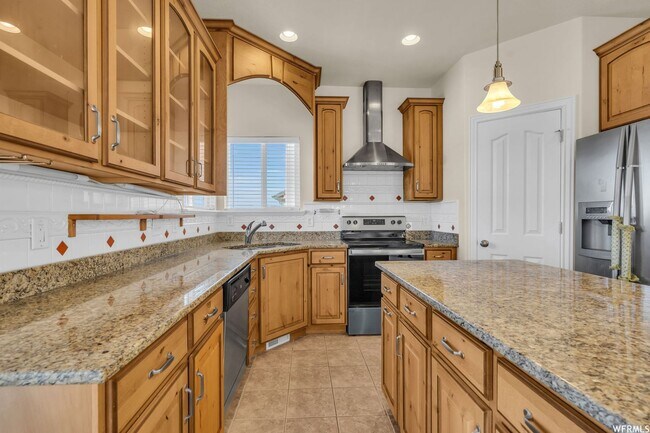 Foto del edificio - AMAZING 2 STORY HOME w/ 4 CAR GARAGE!