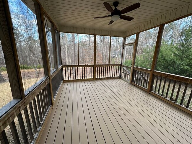 Building Photo - Recently updated 4 Bedroom 2.5 Bath