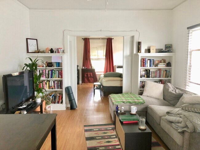 Building Photo - 610 1/2 Parkman Ave