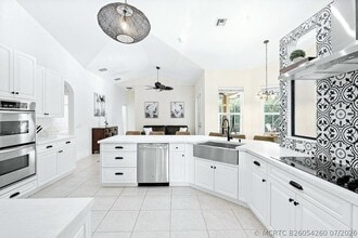 Building Photo - 2665 Yarmouth Dr