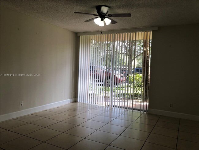 Foto del edificio - 10757 Cleary Blvd