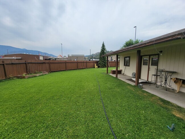 Building Photo - One-bedroom home in Lolo with garage