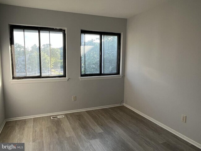 Foto del edificio - 18451 Stone Hollow Dr