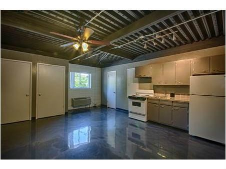 Foto del edificio - 1325 W. Lindsey