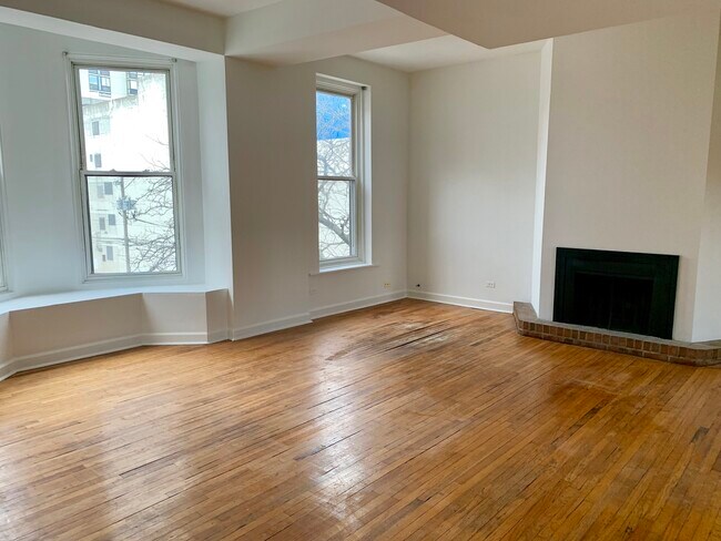 Building Photo - 127 W Maple St
