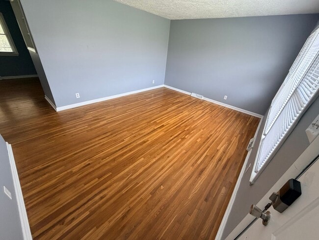 Building Photo - 1134 Oakwood Dr