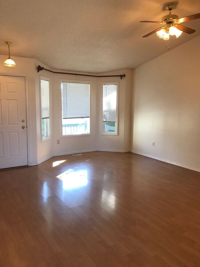 Foto del edificio - 2685 N Arrow Wood Ave
