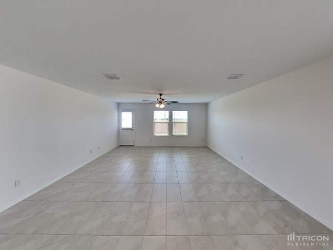 Foto del edificio - 8632 Becker Ave