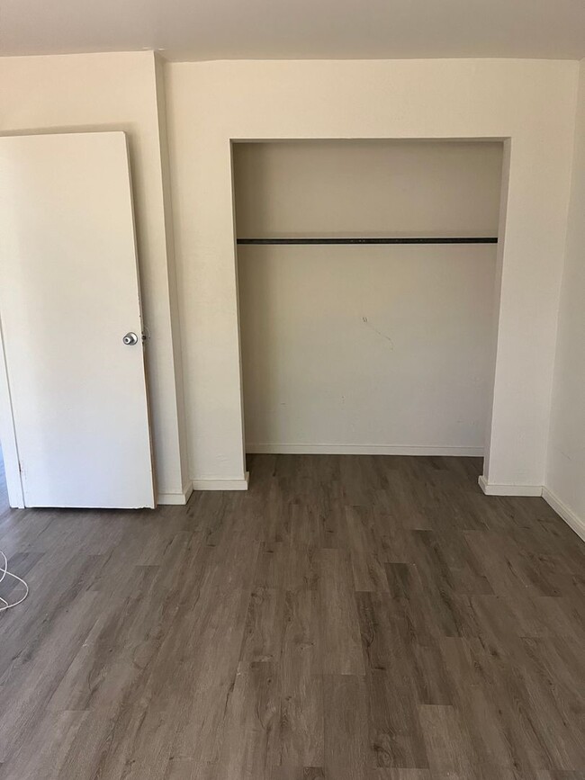 Building Photo - Partly Furnished 2 bedroom 1 bath unit