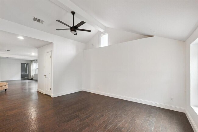 Building Photo - 2814 Gonzales St