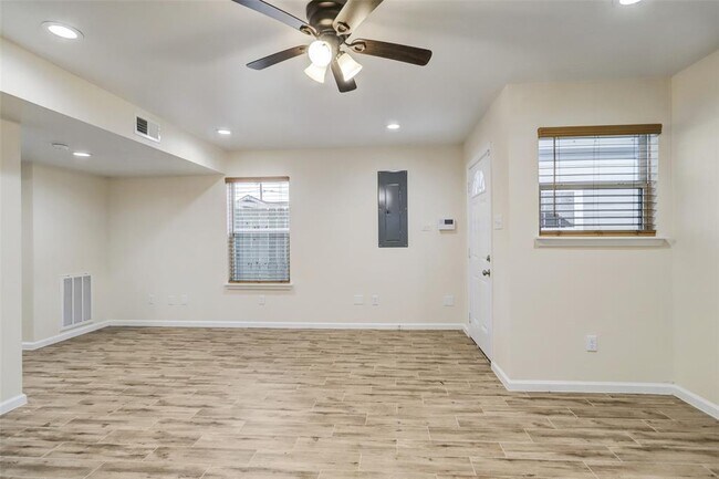 Foto del edificio - 6212 Alderson St