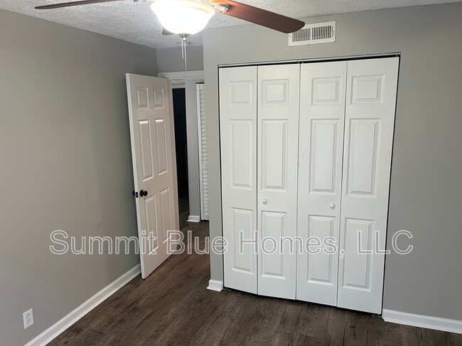 Foto del edificio - 555 N Dupont Ave