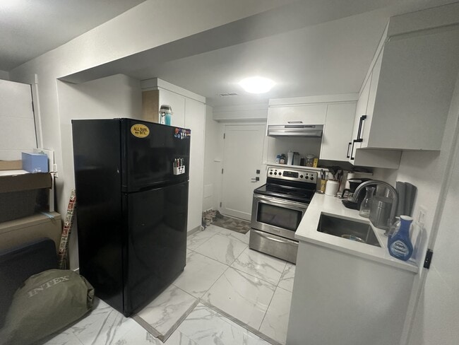Building Photo - 24765 Halnor Ave