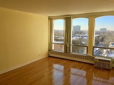 bedroom - 1450 E 55th Plz