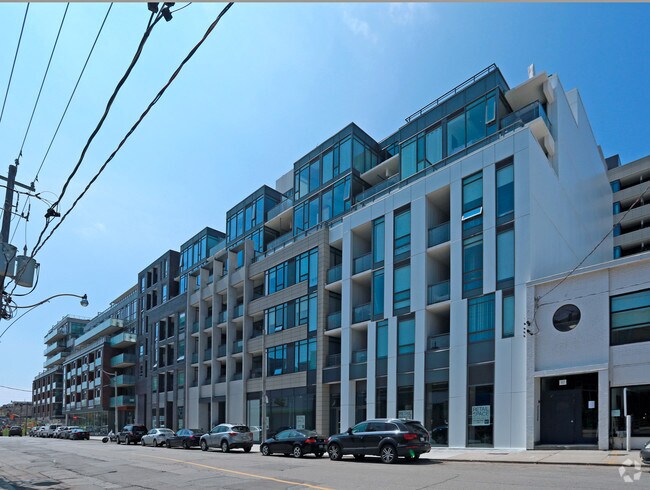 Building Photo - 2-4 Gladstone Ave