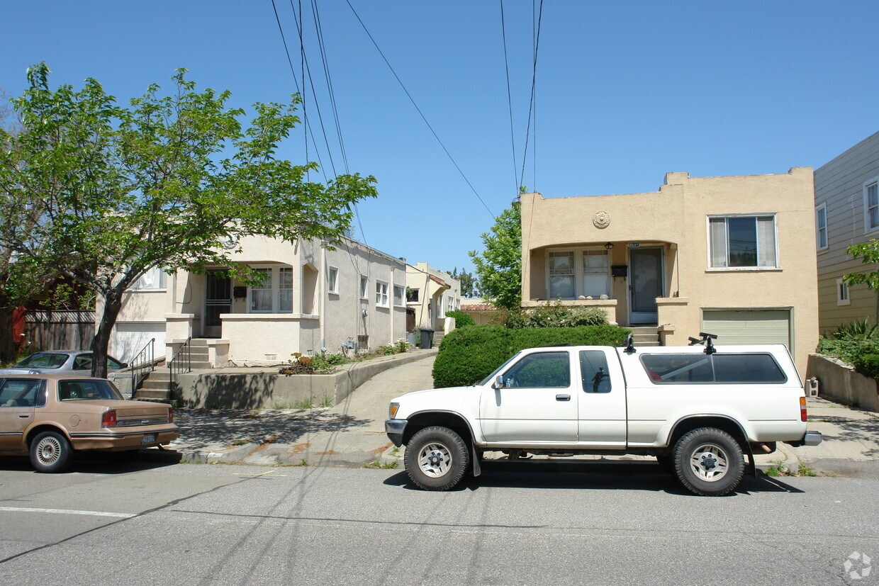 Primary Photo - 1179-1181 Delaware St