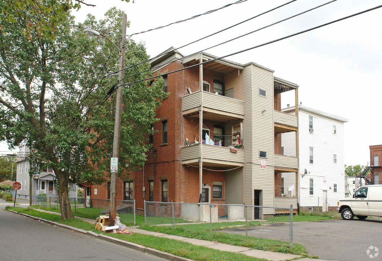 Building Photo - 33-35 Rowe Ave