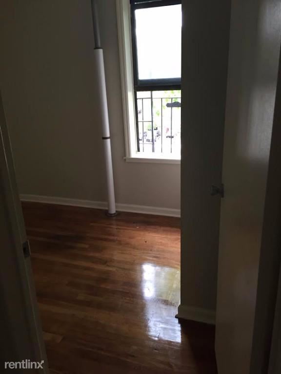 Building Photo - 576 Parkside Ave