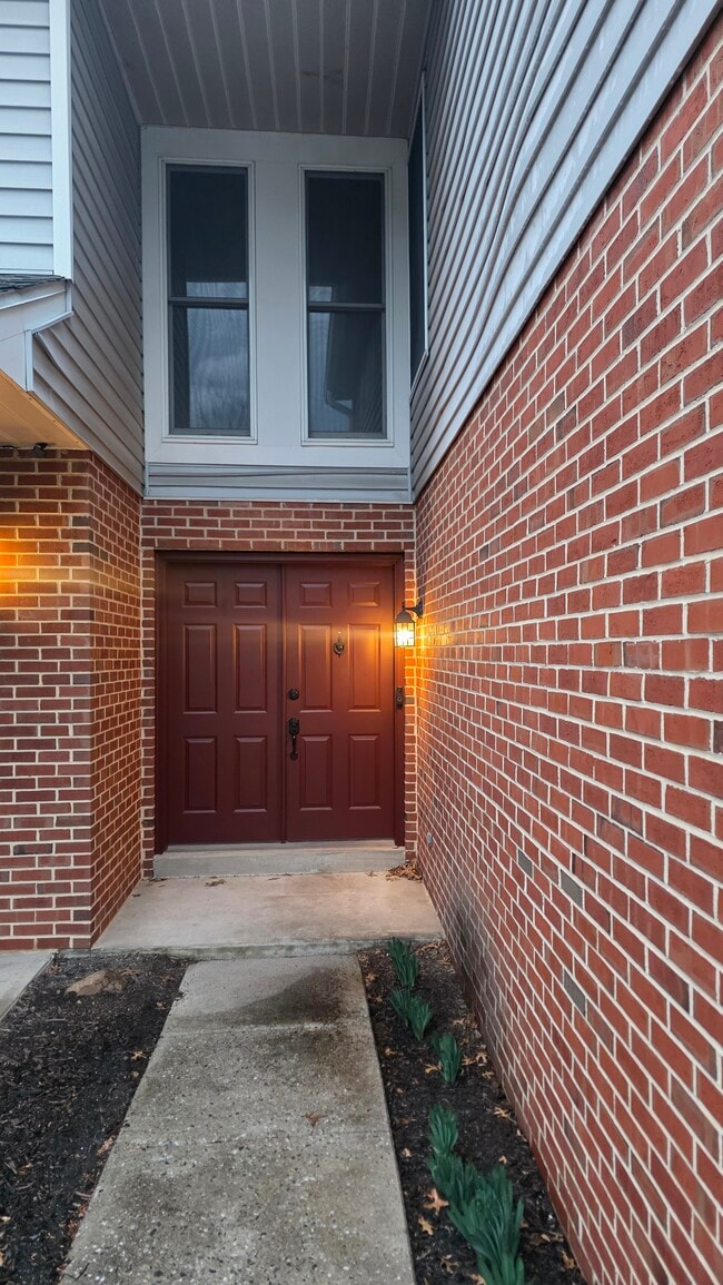 Building Photo - 4296 Wimbledon Dr