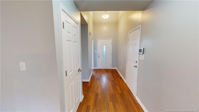 Foto del edificio - 2104 St Nicholas Dr