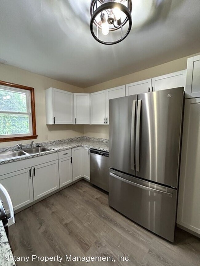 Building Photo - 3 br, 1 bath House - 1455 Ash Ave.