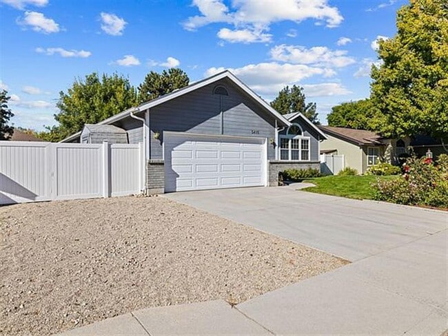 Building Photo - Noble Fir Ave beautiful home