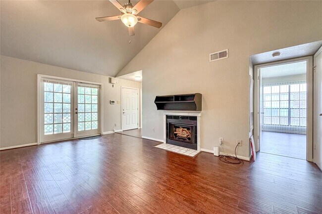 Building Photo - 2121 El Paseo St