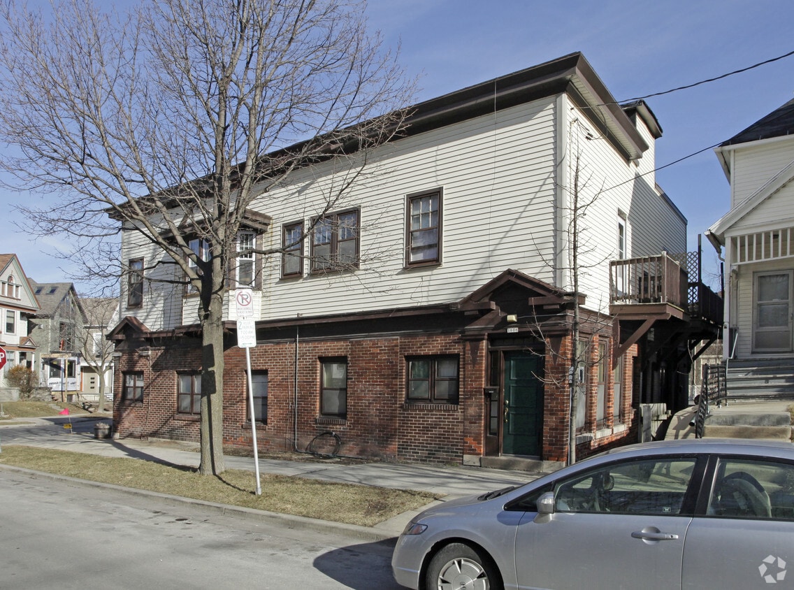 20022004 N Bartlett Ave, Milwaukee, WI 53202 Apartments in Milwaukee