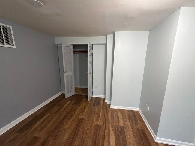 Foto del edificio - 2701 E 75th Pl