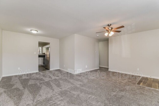 Foto del edificio - 3354 Springnite Dr