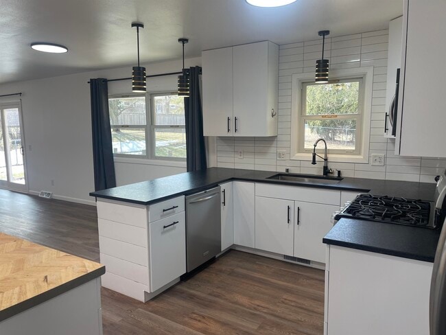 Building Photo - 2727 Florann Dr