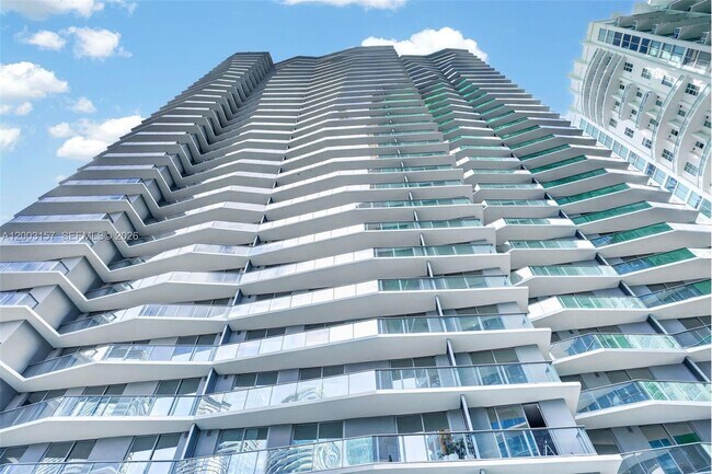 Foto del edificio - 77 SE 5th St